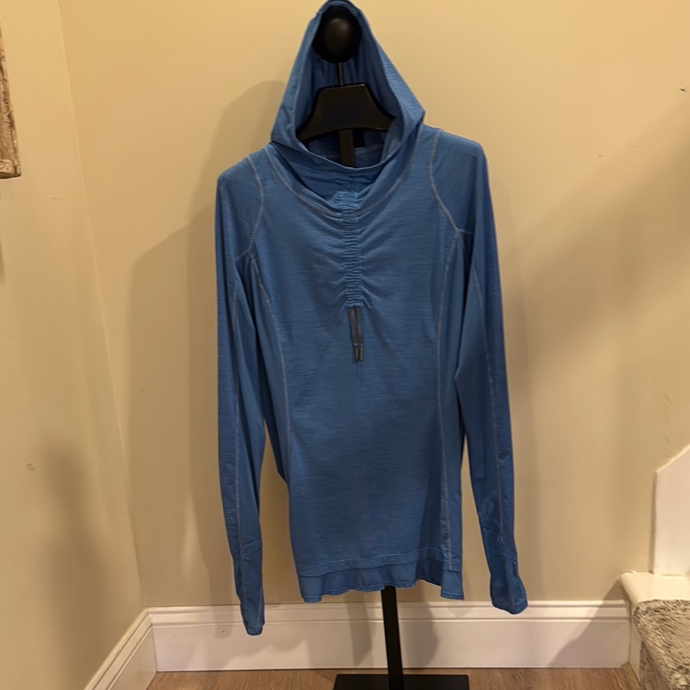 Lululemon Blue Hooded Lycra/Spandex Long Sleeve Pulloverer